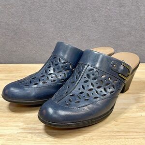 Navy Blue Clarks Leather Clogs Women Size 8.5 Eyelet Floral Cutout Buckle